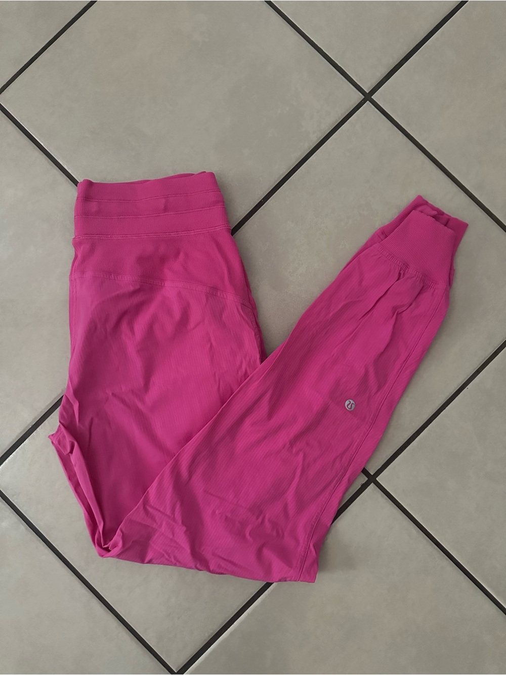 lululemon pink joggers
